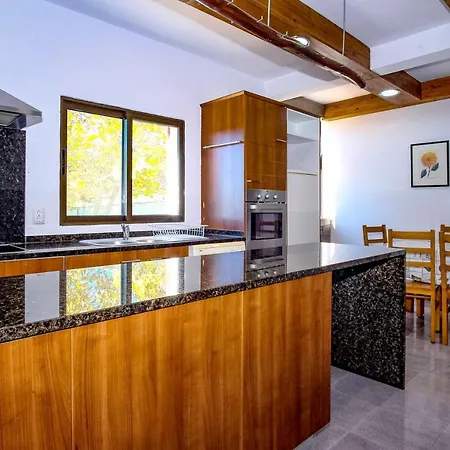 Nyaraló Charming House In With Shared Pool *