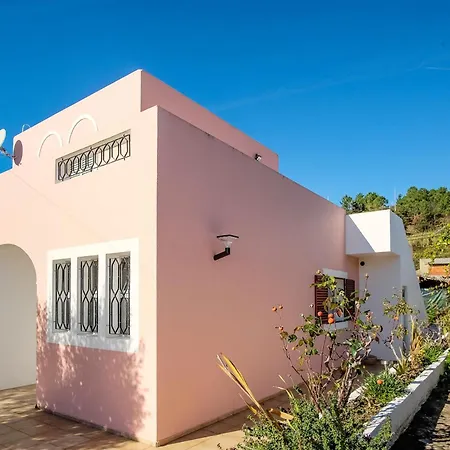 別荘 Charming House In With Shared Pool