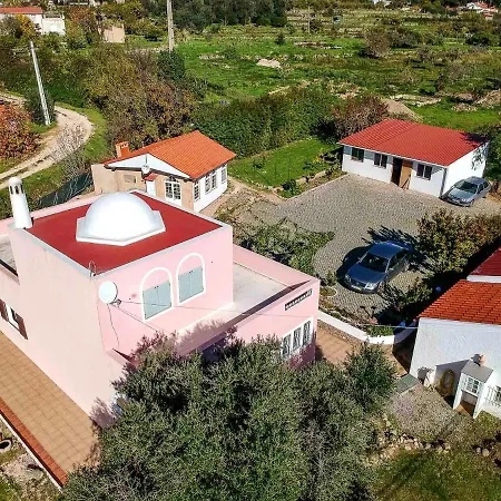 Charming House In With Shared Pool Nyaraló *
