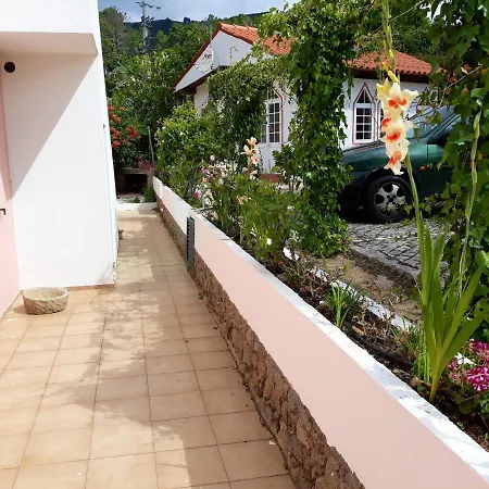 度假居 Charming House In With Shared Pool
