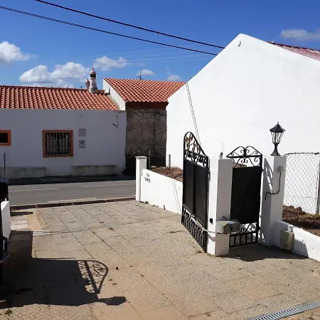 Charming House In With Shared Pool