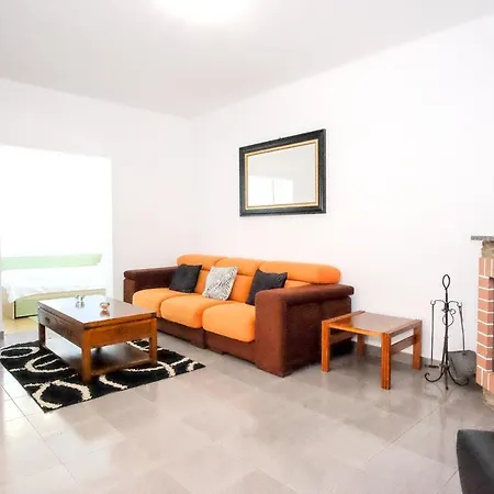 Charming House In With Shared Pool *